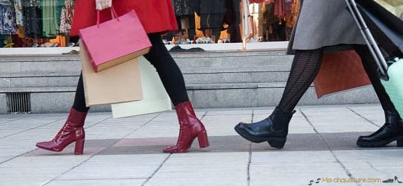 Femmes avec bottes de luxe