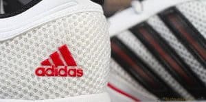 Basket adidas blanche et rouge